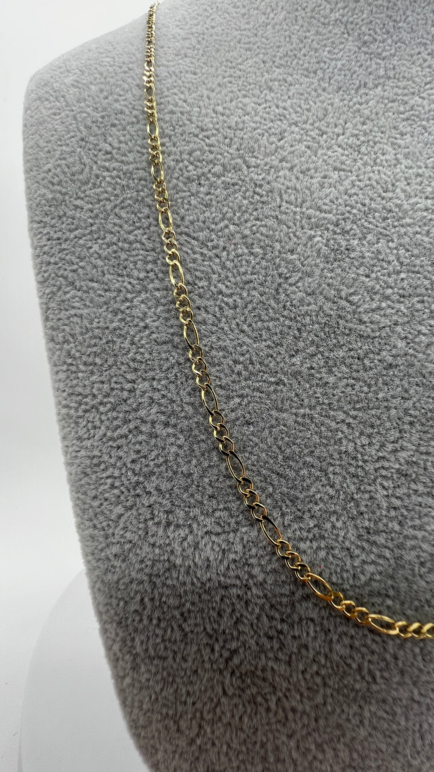 CADENA DE ORO SÓLIDO 10 KILATES TEJIDO FIGARO 2.5 MM