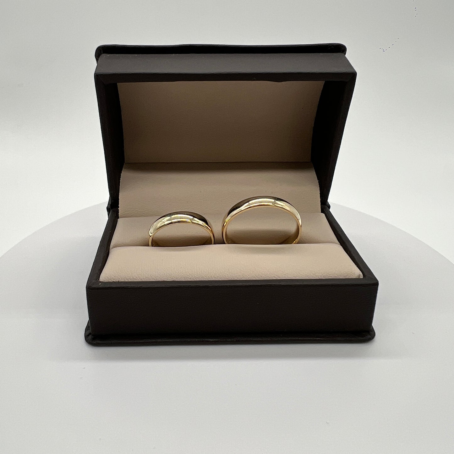 Anillos Argollas De Matrimonio Lisas Oro 10K Kilates 4 MM