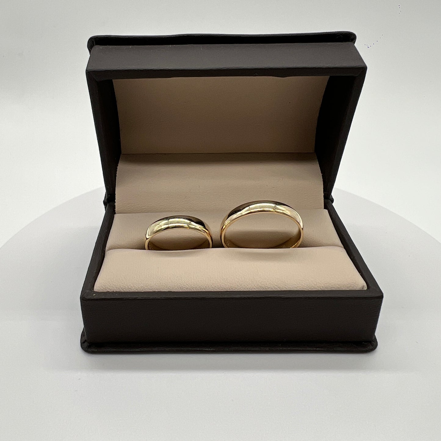 Anillos Argollas De Matrimonio Lisas Oro 10K Kilates 4 MM