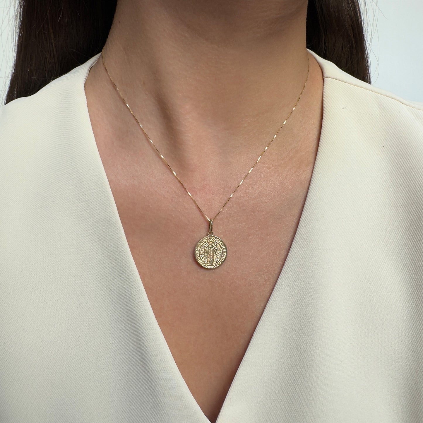DIJE MEDALLA DE ORO 14K KILATES DISEÑO SAN BENITO 1.4 CM
