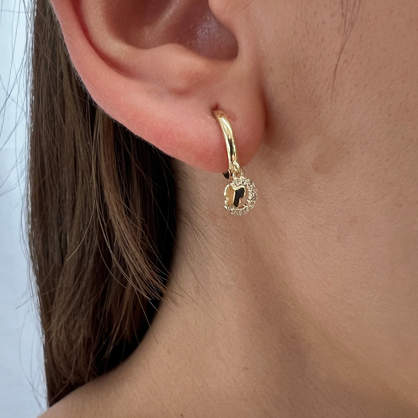 Aretes Oro Italiano 10 Kilates Huggies Con Mariposa