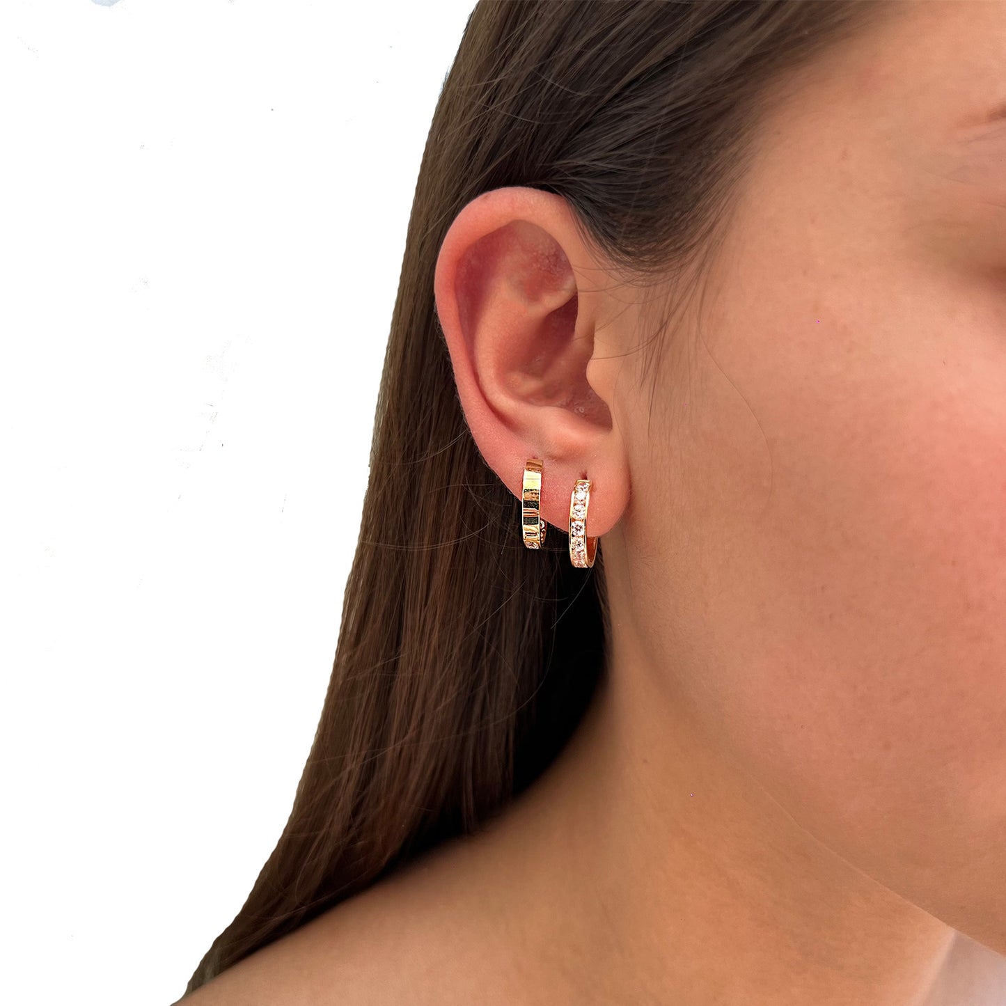 ARETES ORO 14 KILATES HUGGIES DOBLE VISTA MEDIANOS