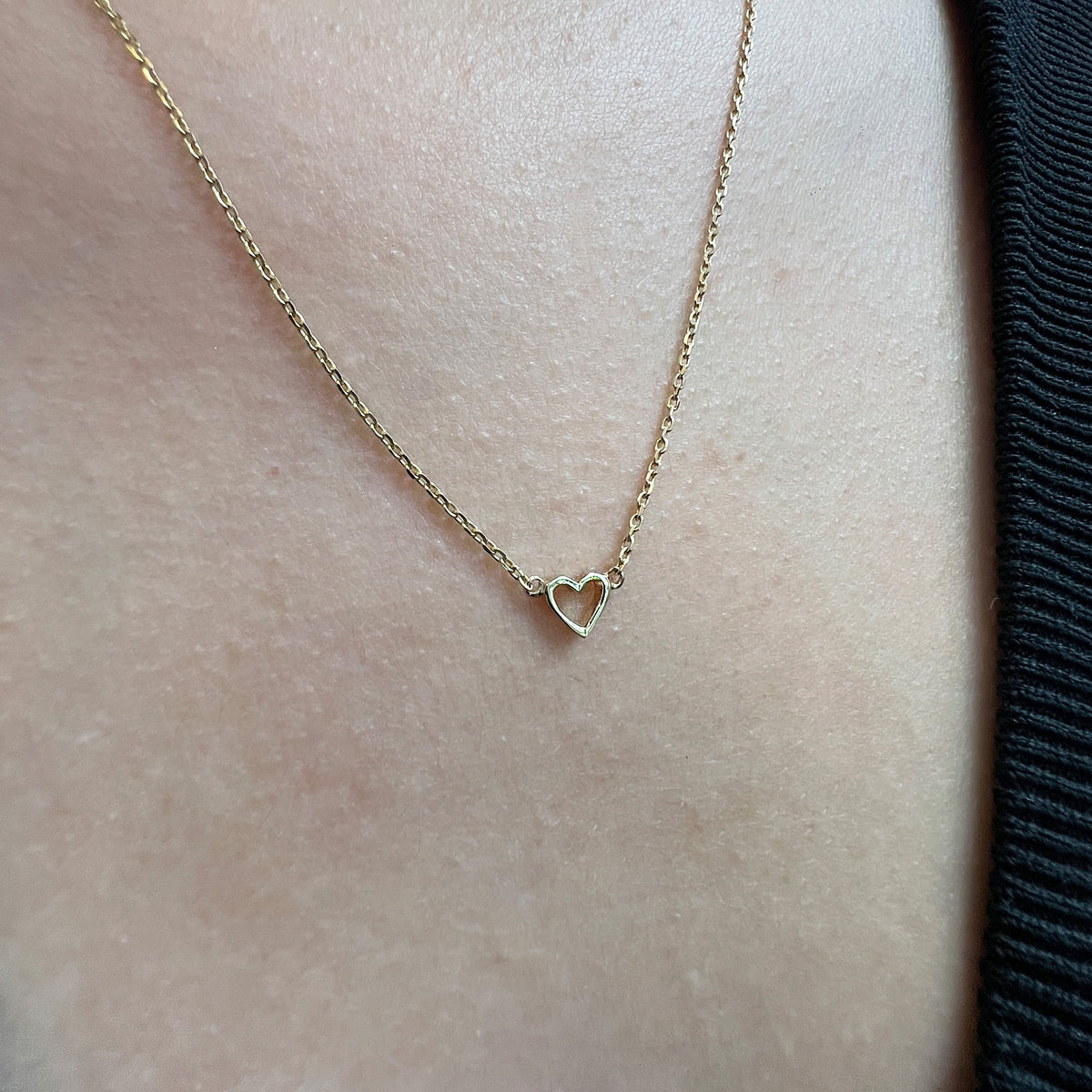 Collar Gargantilla De Oro 14 Kilates Corazón Abierto Pequeño