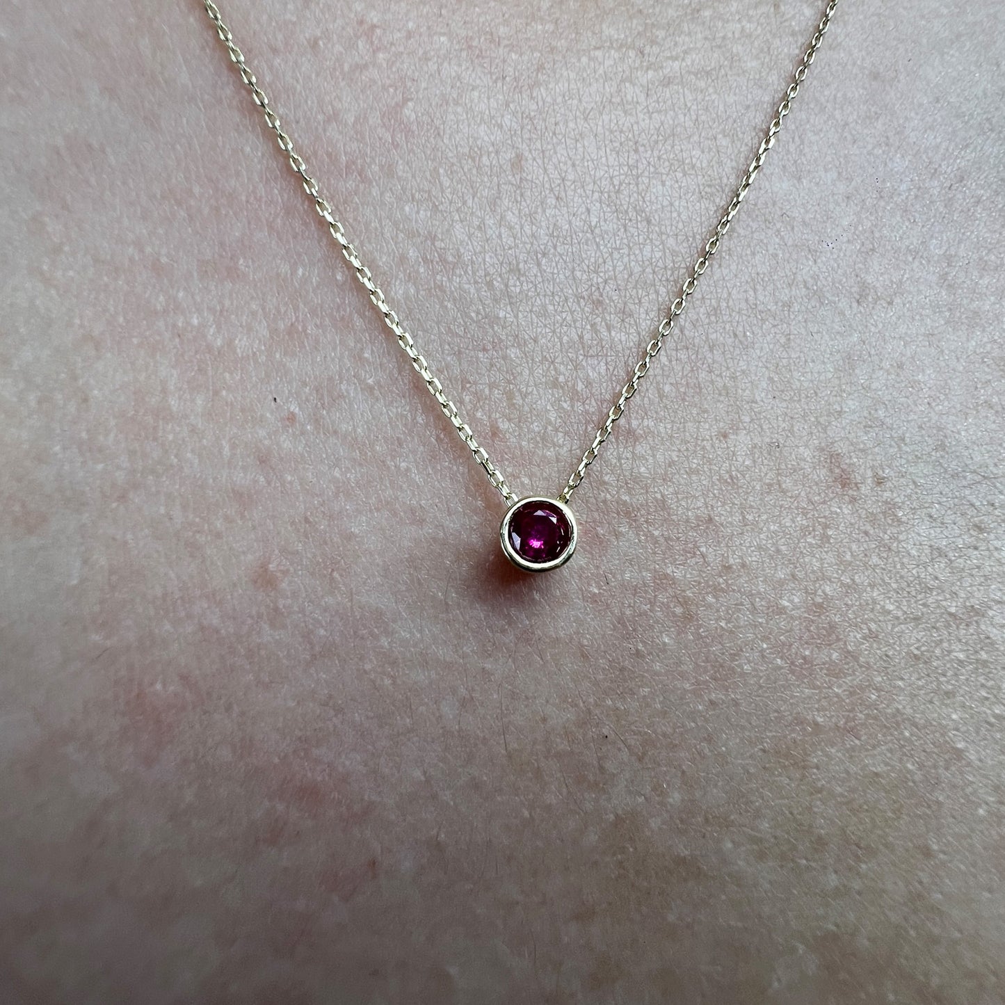 Collar Gargantilla De Oro Sólido 10 Kilates Dije Rojo Rubí