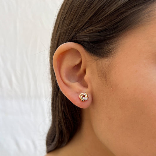 Aretes Nudo Satinados Oro 14 Kilates