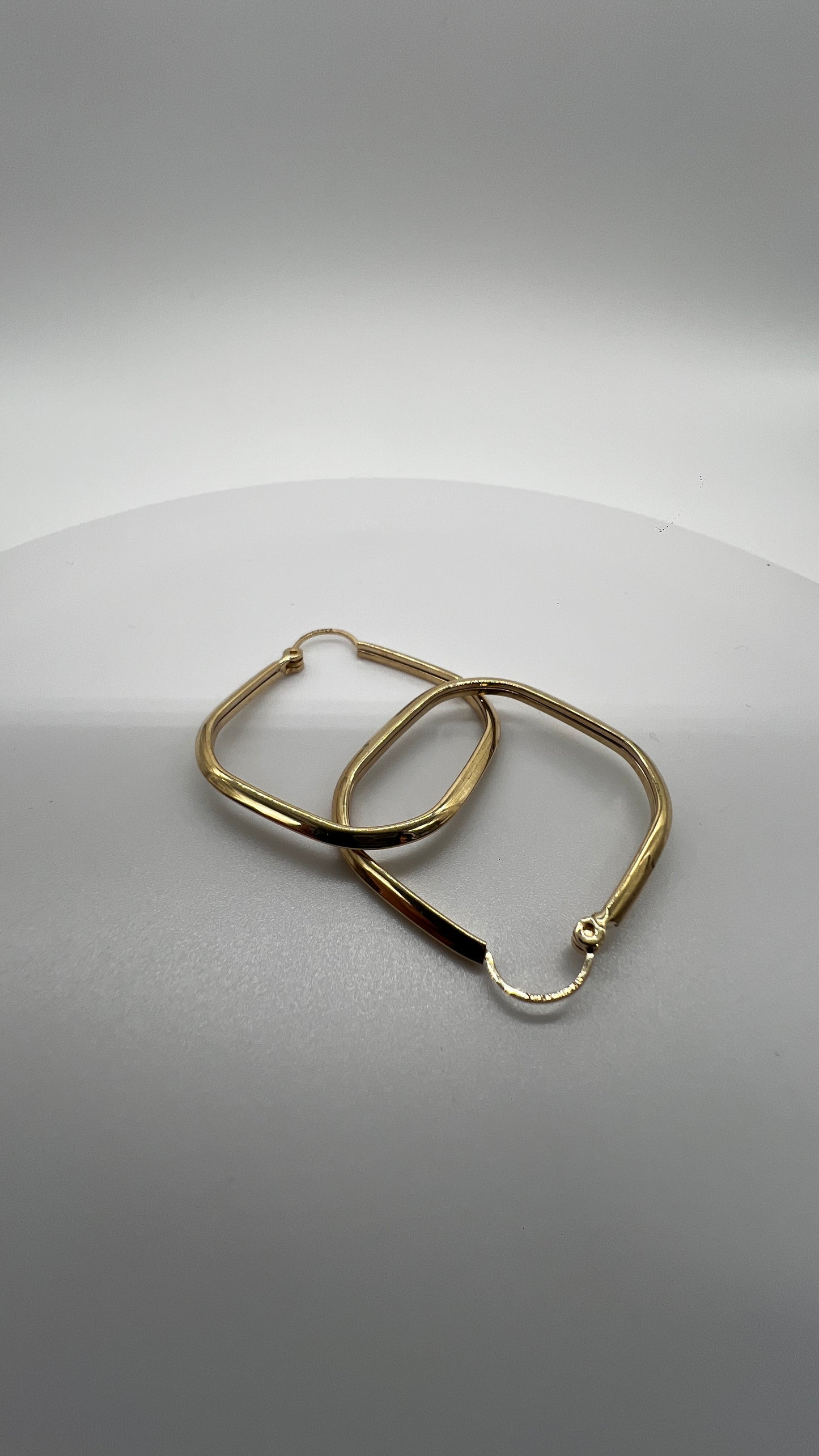 ARETES ARRACADAS DE ORO 10 KILATES CUADRADAS ROMBO 3.3 CM