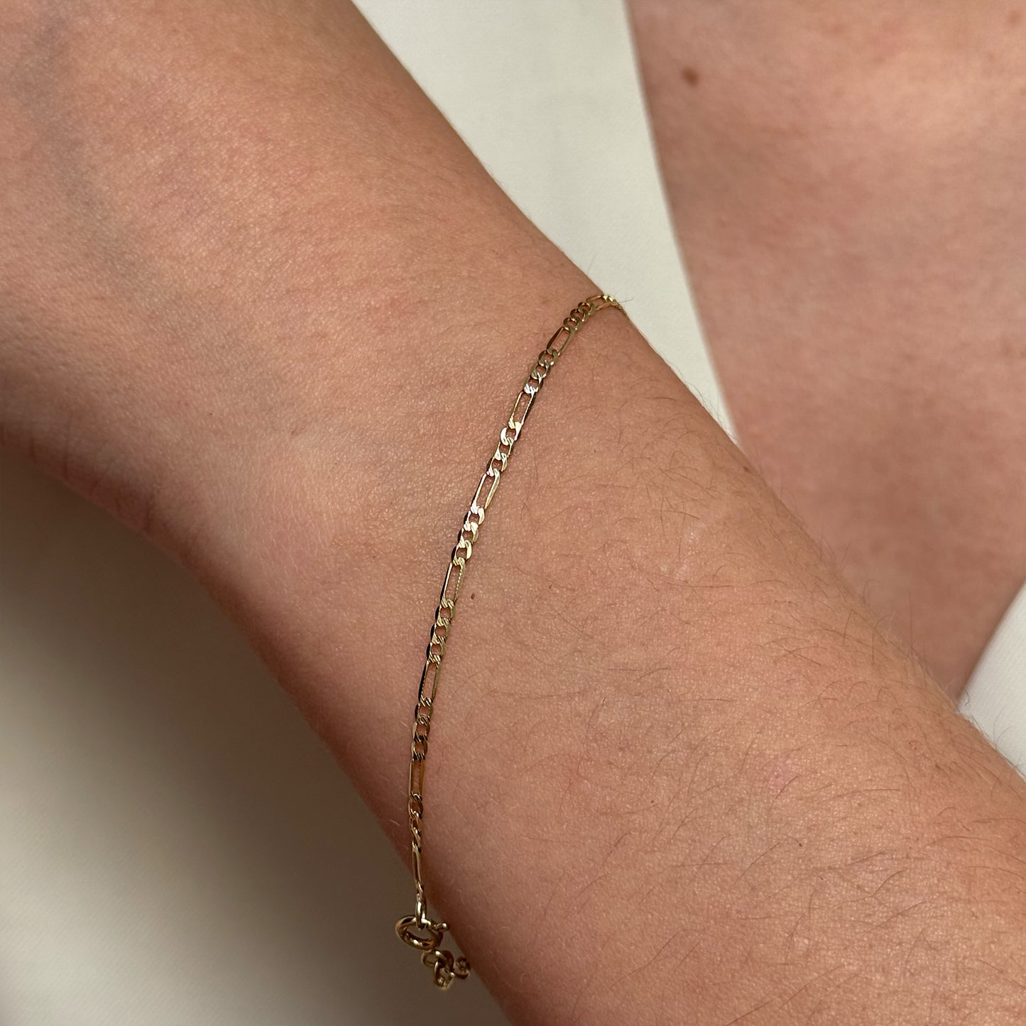 Pulso de Oro 10K Kilates Tejido Figaro 3x1 2 mm Cal 2 18 CM