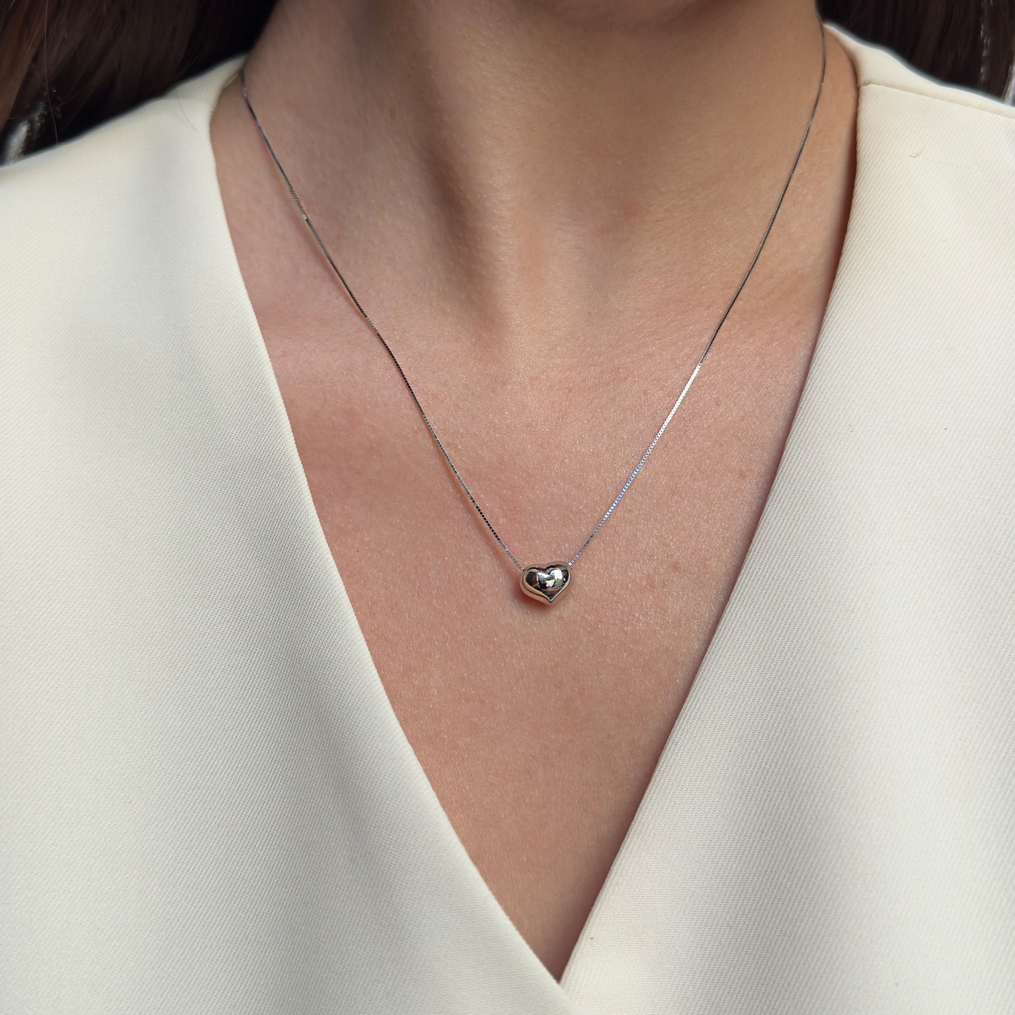 Collar Gargantilla de Oro Blanco 14K Kilates Diseño Corazón Transversal