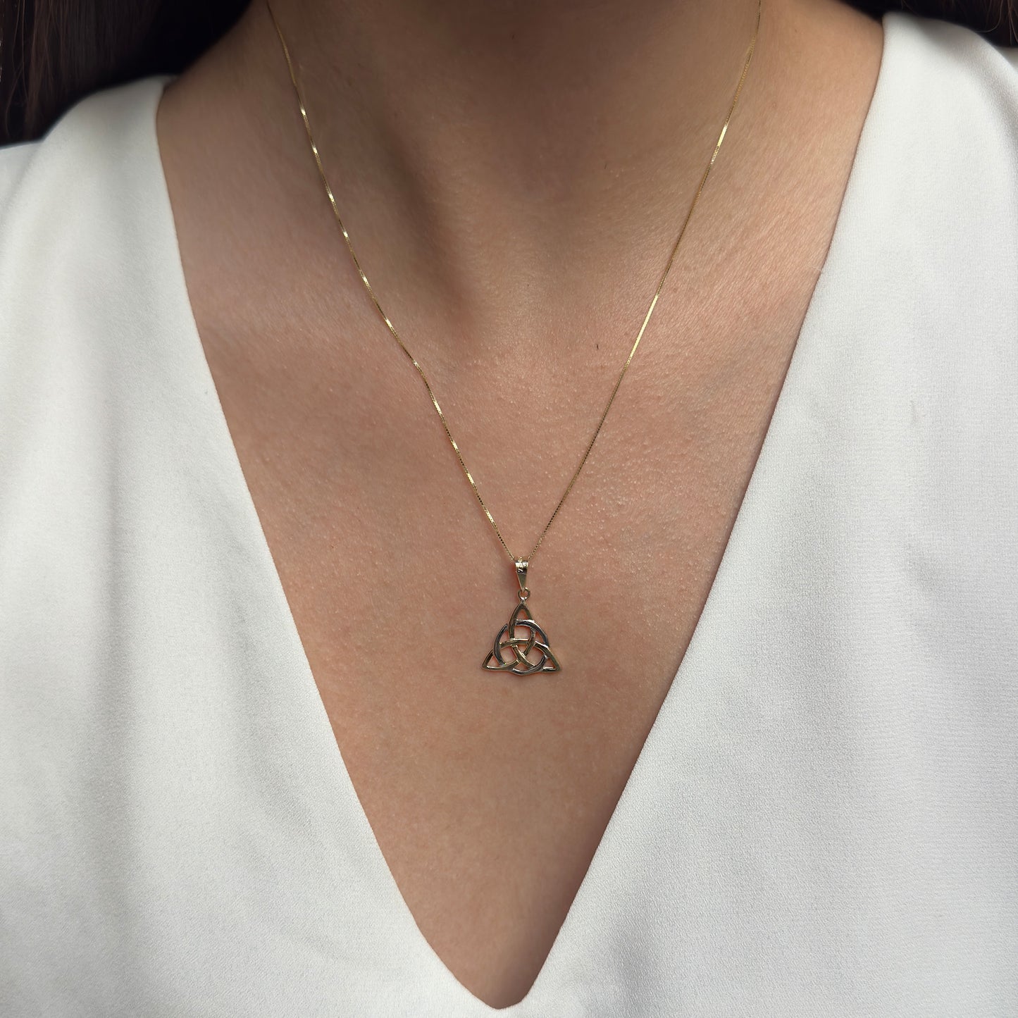 DIJE DE ORO SÓLIDO 10K Y 14K DISEÑO TRIQUETA NUDO CELTA