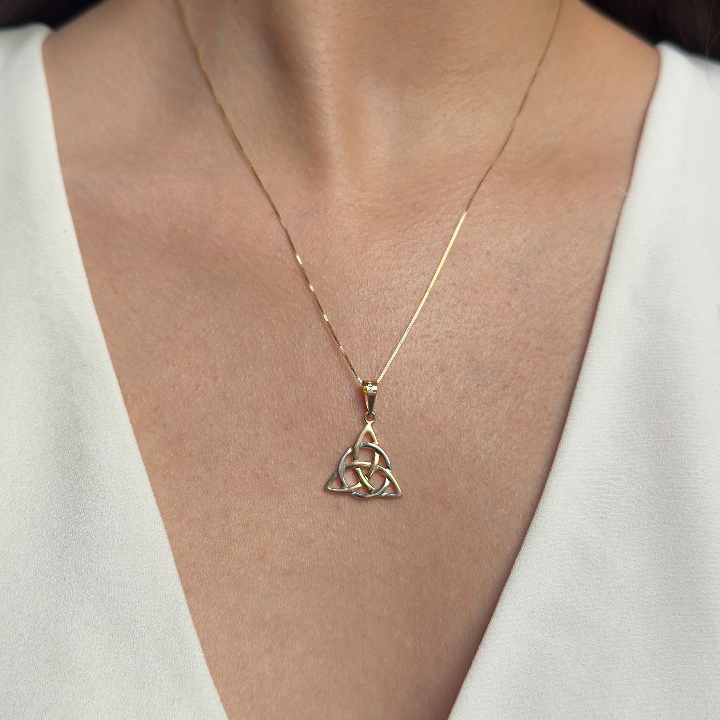 DIJE DE ORO SÓLIDO 10K Y 14K DISEÑO TRIQUETA NUDO CELTA