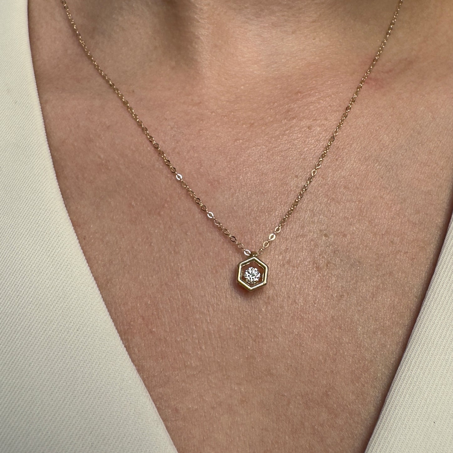 Collar Gargantilla Oro 10K Kilates Diseño Hexagono Brillante Flotante 45 cm