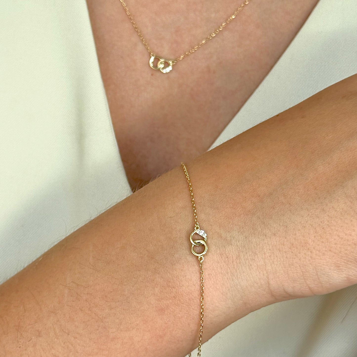 JUEGO AJUSTABLE  CADENA Y PULSERA ORO 14 KILATES 2 AROS ENLAZADOS