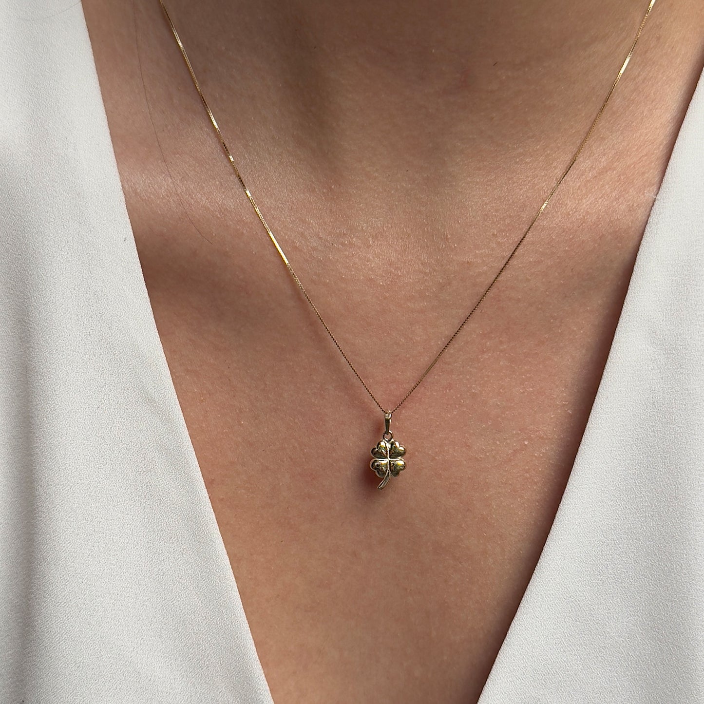 DIJE DE ORO SÓLIDO 10K Y 14K DISEÑO TREBOL LISO SENCILLO