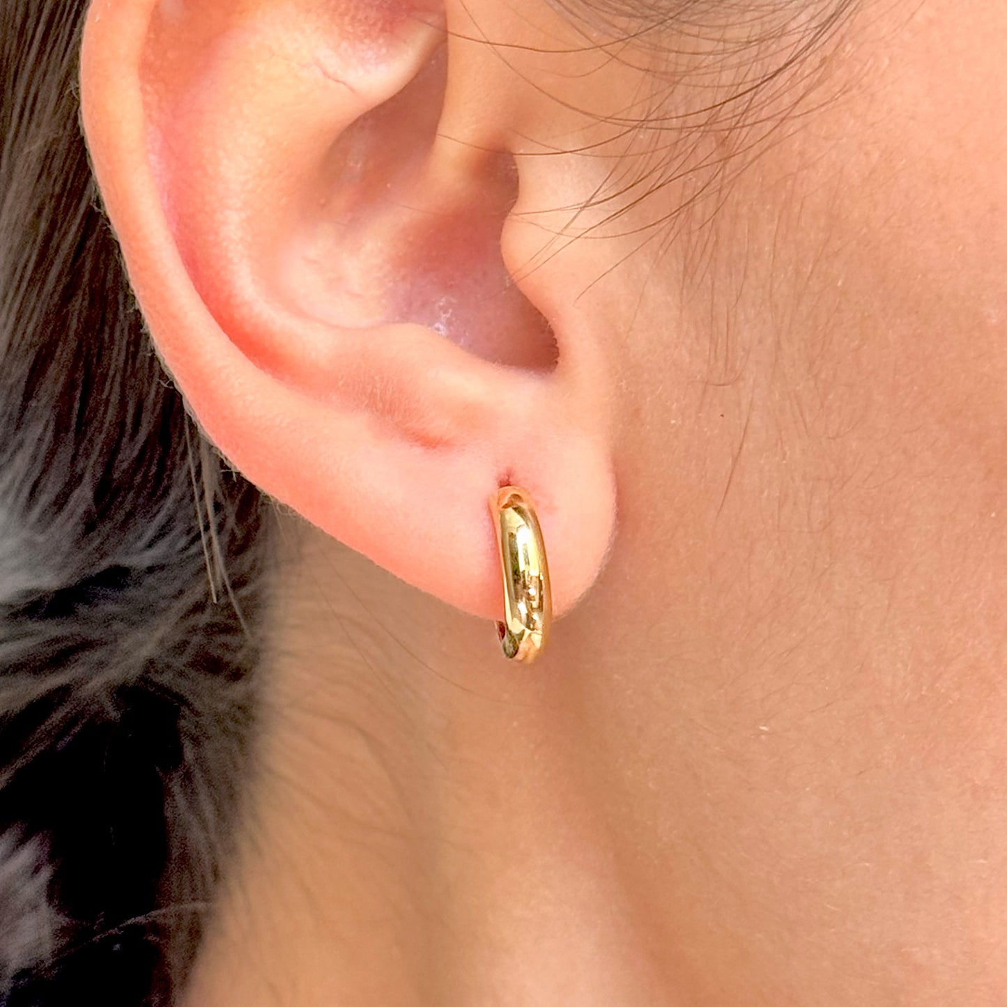 ARETES COQUETAS ORO 14 KILATES LISAS 1.3 CM DI X 3.5 MM ANCHO
