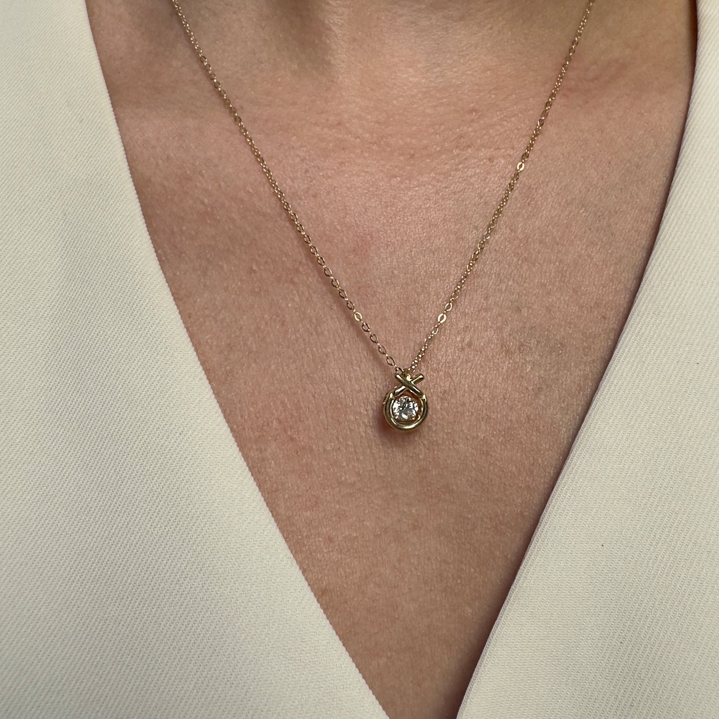 Collar Gargantilla Oro 10K Kilates Diseño XO con Brillante Flotante 45 cm