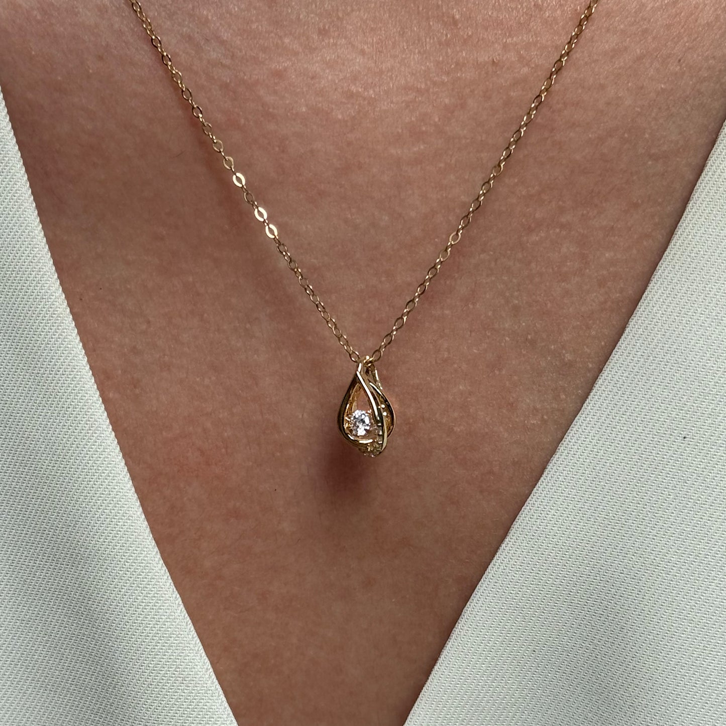 Collar Gargantilla Oro 10K Kilates Diseño Gota Brillante Flotante 45 cm