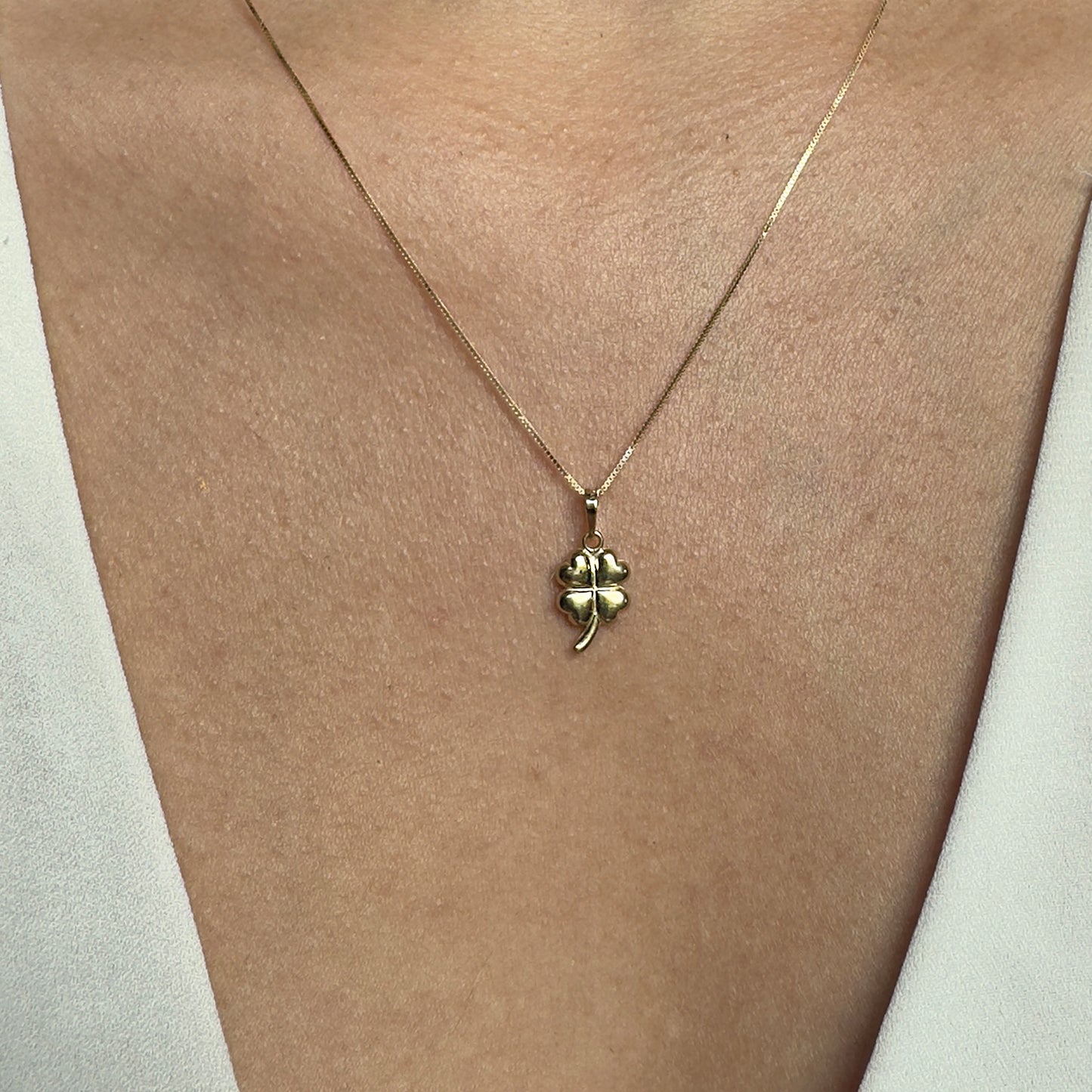 DIJE DE ORO SÓLIDO 10K Y 14K DISEÑO TREBOL LISO SENCILLO