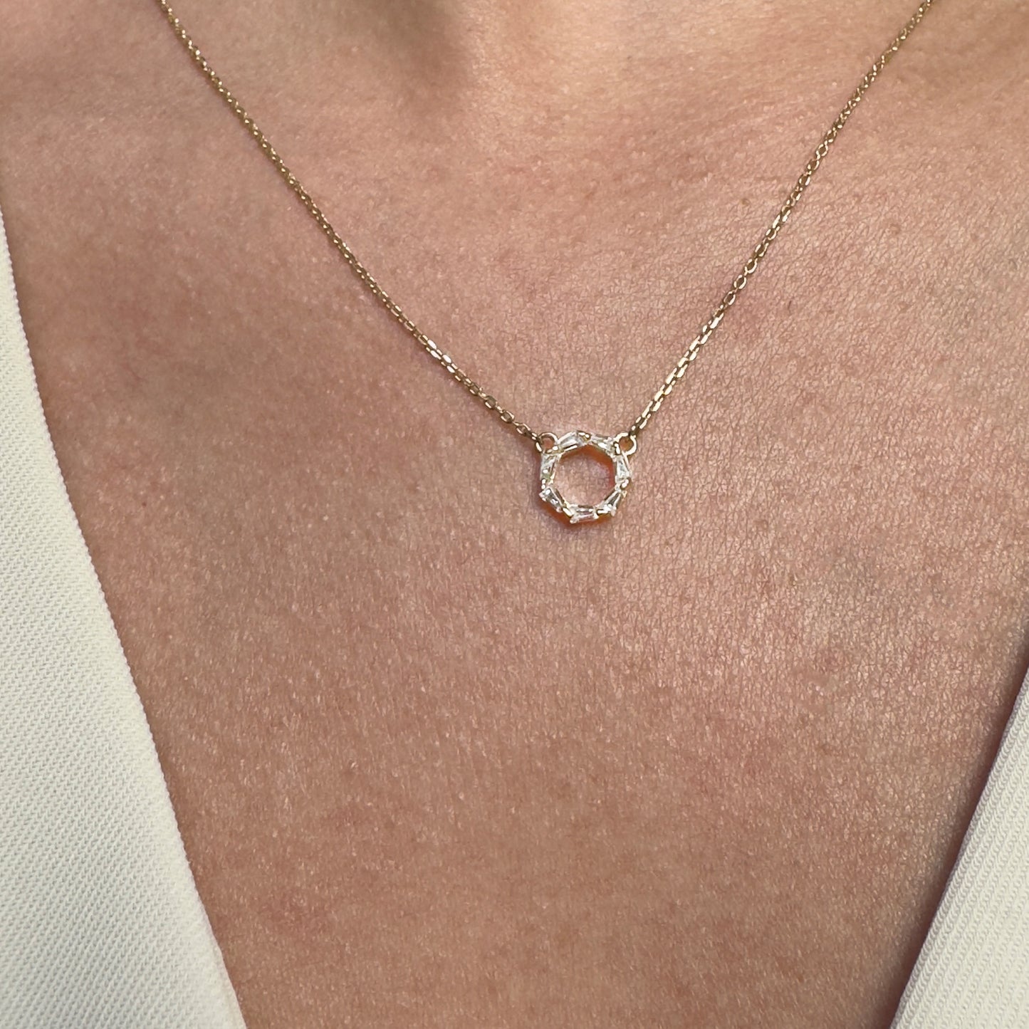 Collar Gargantilla de Oro 10K Kilates Diseño Circulo Baguettes para dama