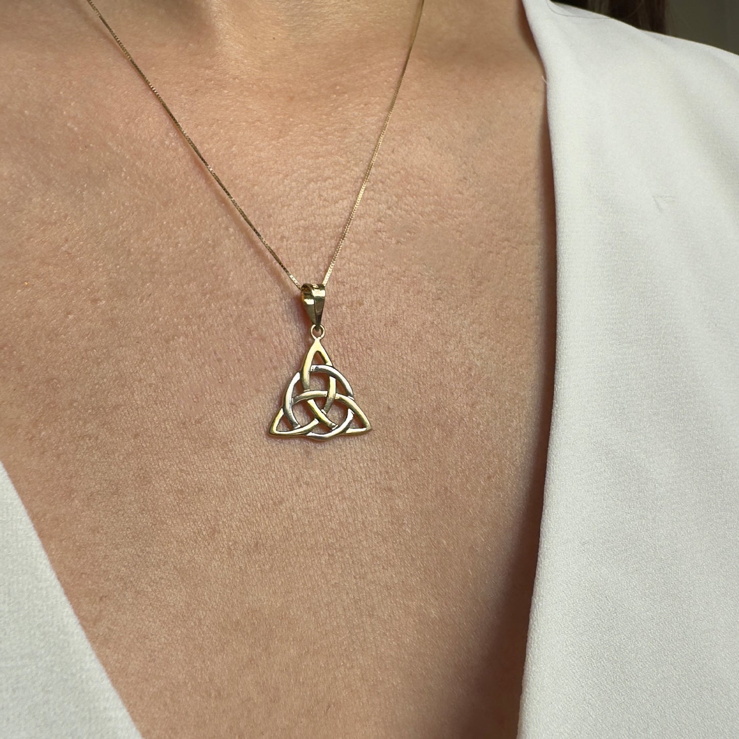 DIJE DE ORO SÓLIDO 10K Y 14K DISEÑO TRIQUETA NUDO CELTA