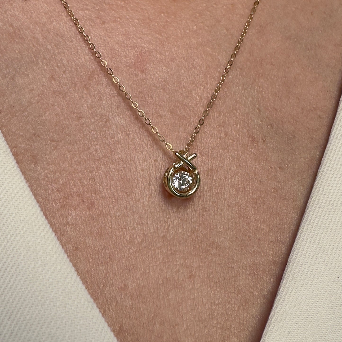 Collar Gargantilla Oro 10K Kilates Diseño XO con Brillante Flotante 45 cm