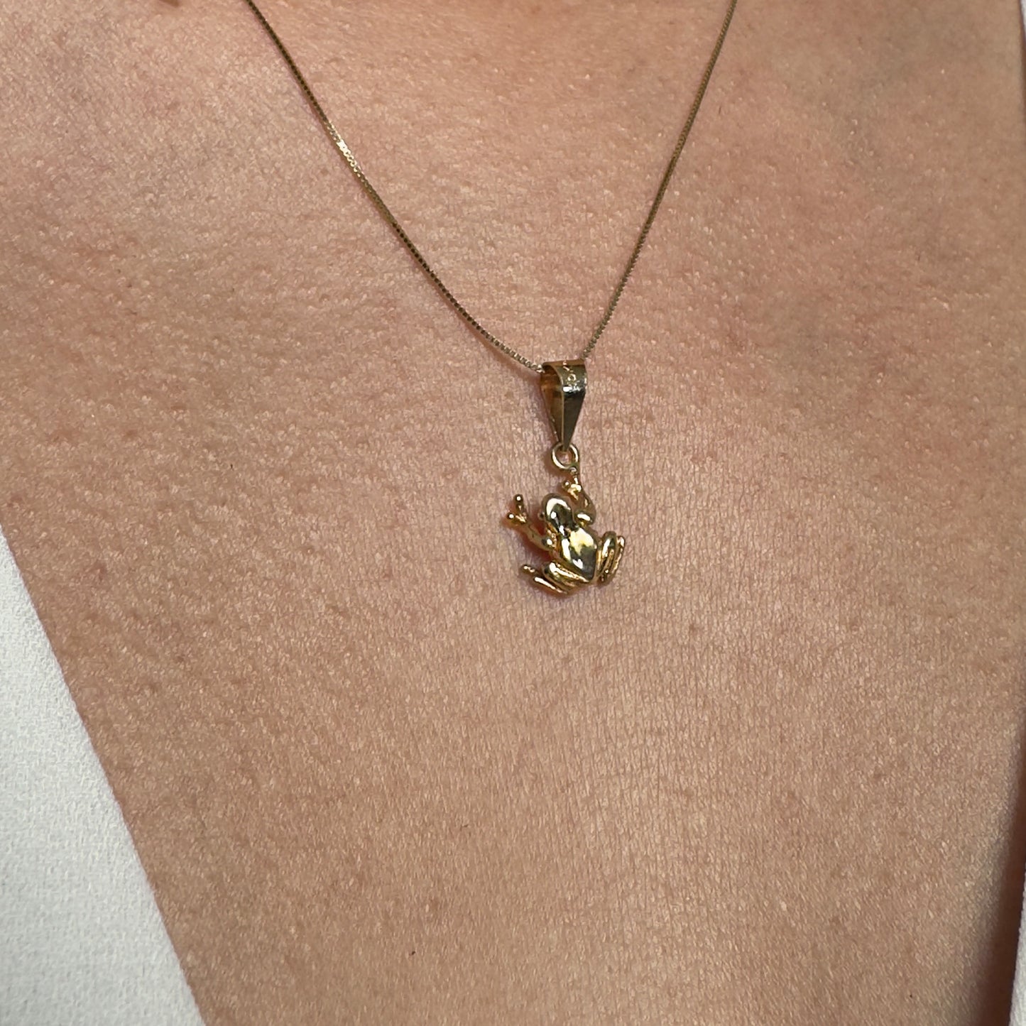 DIJE DE ORO SÓLIDO 10K Y 14K DISEÑO RANA