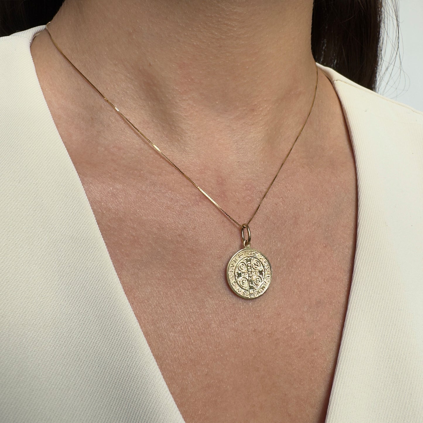DIJE MEDALLA DE ORO 14K KILATES DISEÑO SAN BENITO 1.4 CM